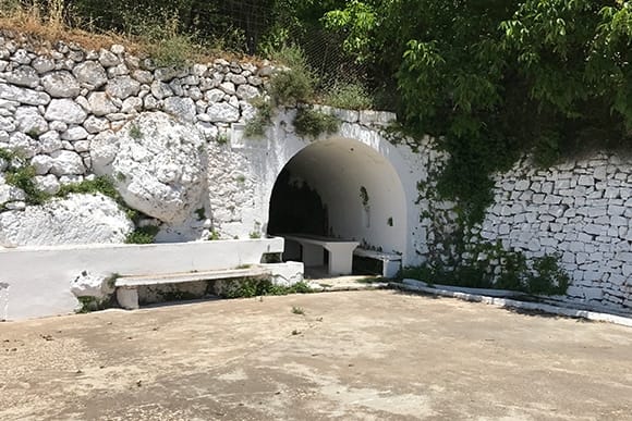 Πώς Θα Πάτε στα Κύθηρα: Όλοι οι Δρόμοι για το Νησί — Πλοίο, Αεροπλάνο, Οδικώς